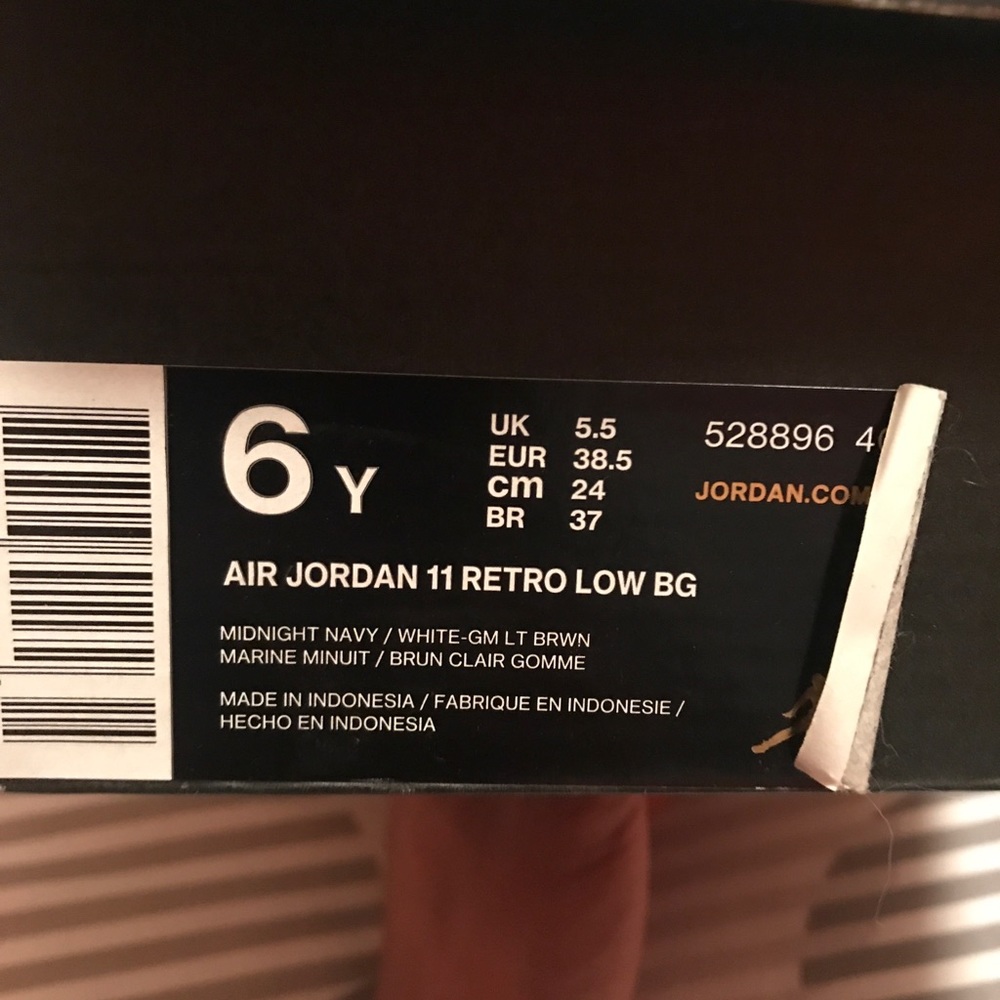 Air Jordan 11 Navy Gum Bottom